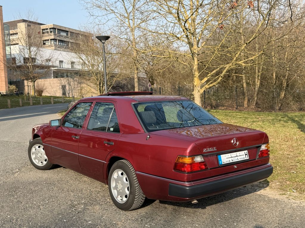 Bild des Angebotes Mercedes-Benz 230 230E W124 AUTOMATIK RENTNER VOLLE HISTORIE