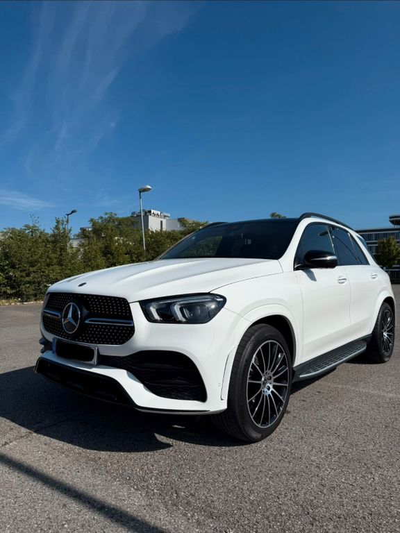 Bild des Angebotes Mercedes-Benz GLE 300 d 4MATIC AMG/AHK/Pano/Trittbrett/360