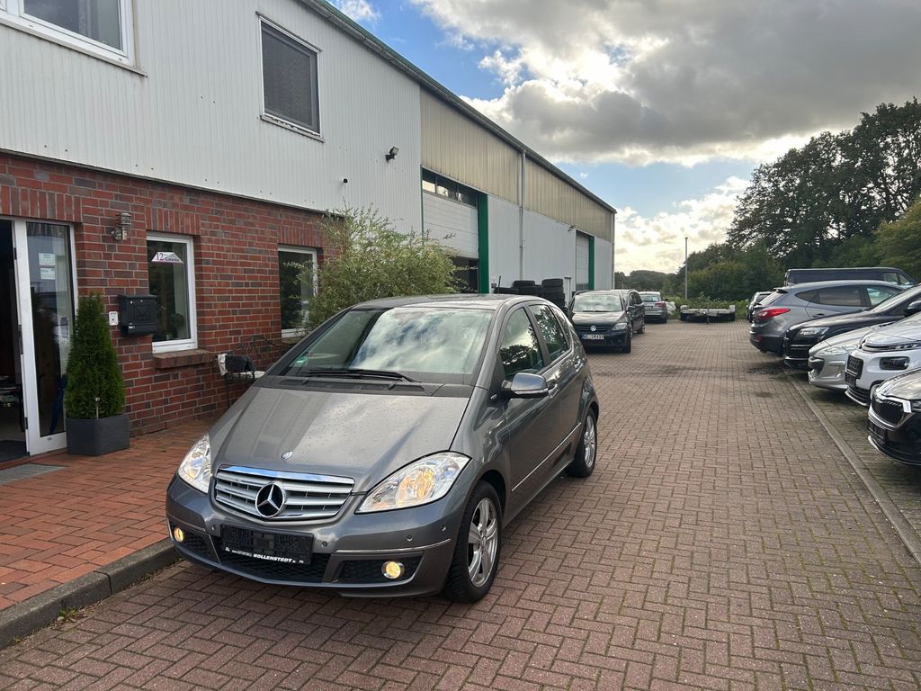 Bild des Angebotes Mercedes-Benz A 180 BlueEFFICIENCY*NAVI*AUTOMATIK*WENIG KM