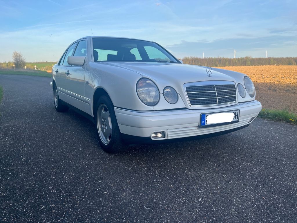 Bild des Angebotes Mercedes-Benz E 290 TD Elegance Oldtimer H-Kennzeichen TÜV2028