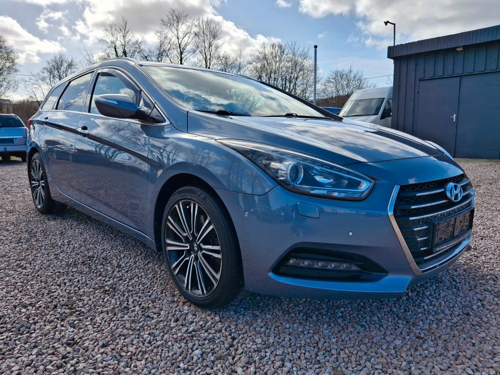 Bild des Angebotes Hyundai i40 cw blue Premium/Automatik/Navi/Leder/TüvNeu