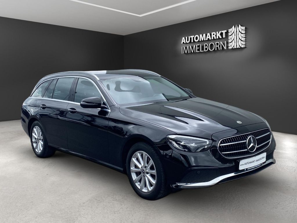 Bild des Angebotes Mercedes-Benz E 300 Avantgarde Vollleder*LED*Kamera*Wides*DAB*