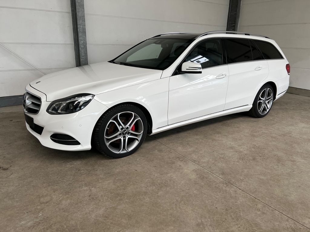 Bild des Angebotes Mercedes-Benz E250T cdi Avantgarde+Leder+ParkAss+Navi+Pano+AHK