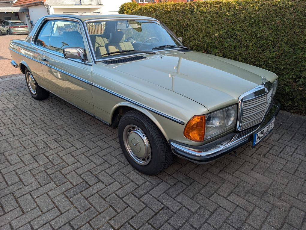Bild des Angebotes Mercedes-Benz 230 CE W123 Update!