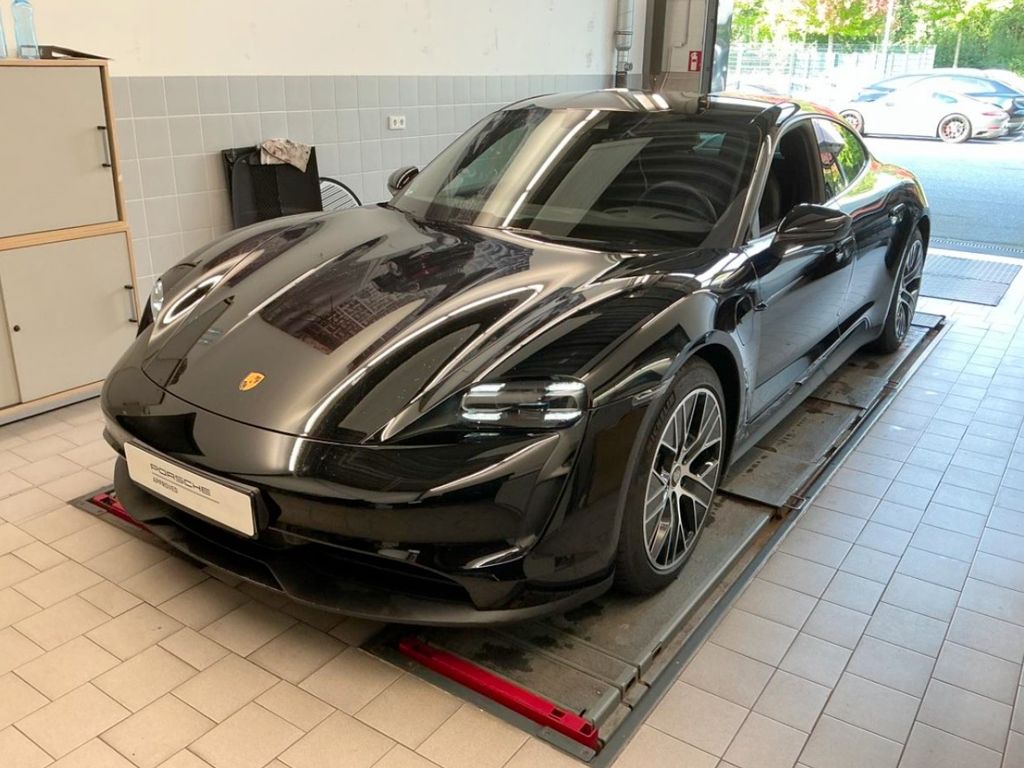 Porsche Taycan Black Große Batterie Totwinkel Kamera