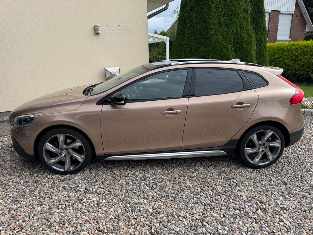 Bild des Angebotes Volvo V40 Cross Country D4 Summum Summum