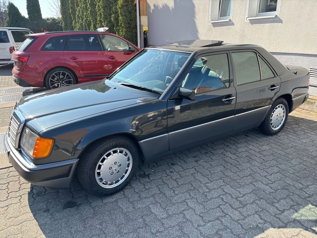 Mercedes-Benz 200E, ohne Rost, fast Vollausst., Zustand 2+