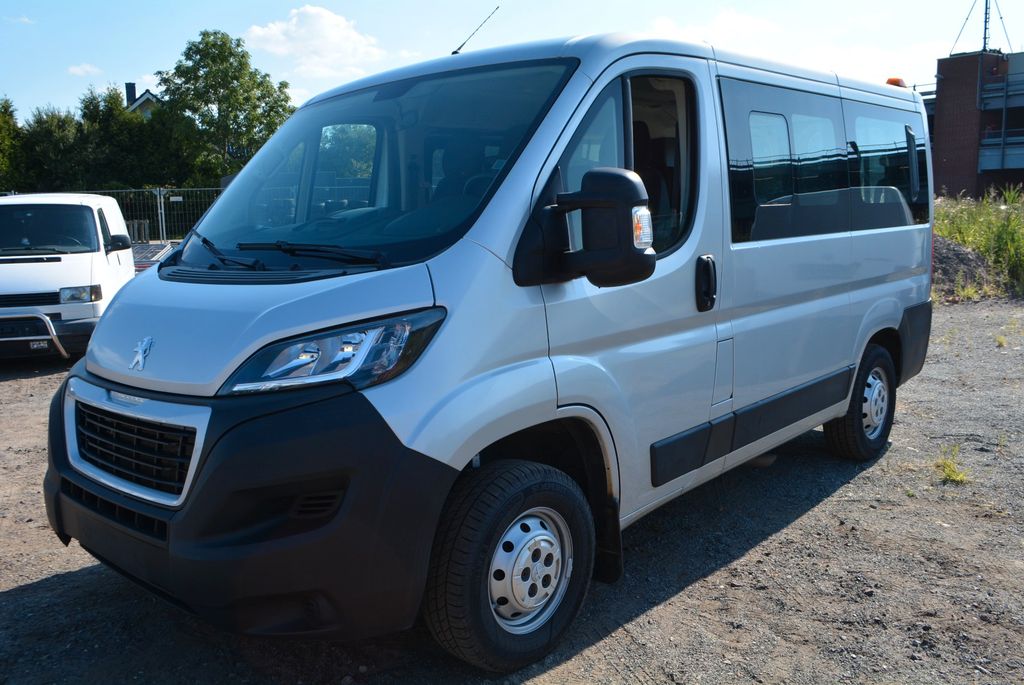Bild des Angebotes Peugeot Boxer Kombi 330 L1H1 Blue-HDi 140+Rollstuhlrampe