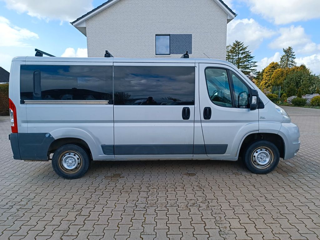 Bild des Angebotes Fiat Ducato 2,3JTD verglast+7Sitze+EFH+EU4+AHK+ZV/FB+