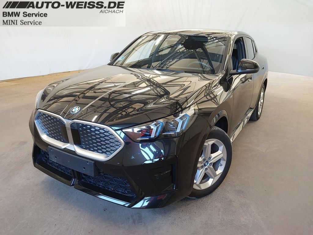 Bild des Angebotes BMW iX2 20e M-SPORT+EL-AKTIVSITZ+NAVI+DAB+HIFI+AHK