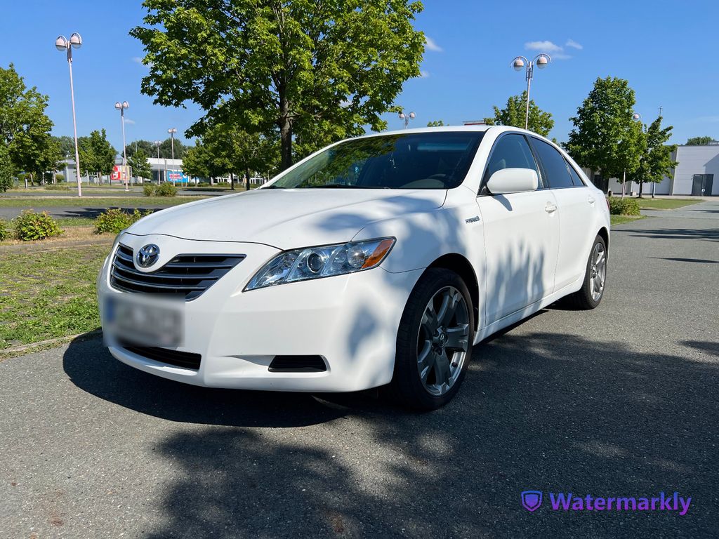 Bild des Angebotes Toyota Camry 2,4L Hybrid Limousine weiß AHK PDC JBL
