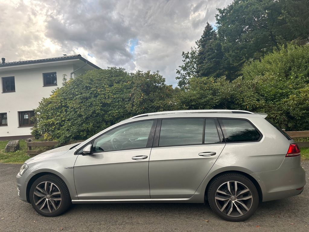 Bild des Angebotes Volkswagen Golf VII Variant Cup 1.6 TDI,DSG, AHK ,Panorama