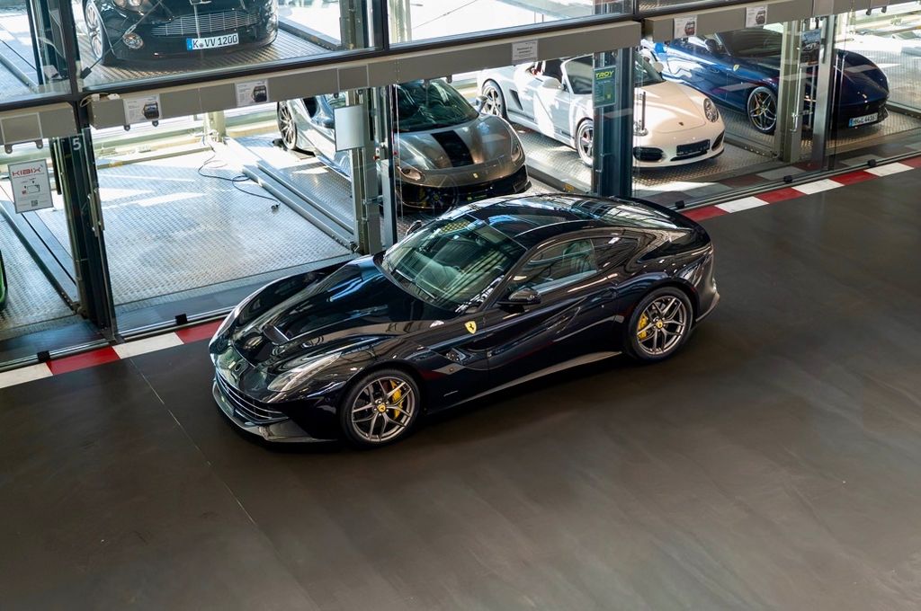 Ferrari F12 - 19.600KM - Werksgarantie 04/2028