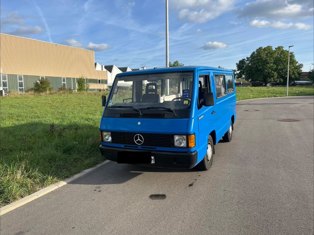Mercedes-Benz MB 100