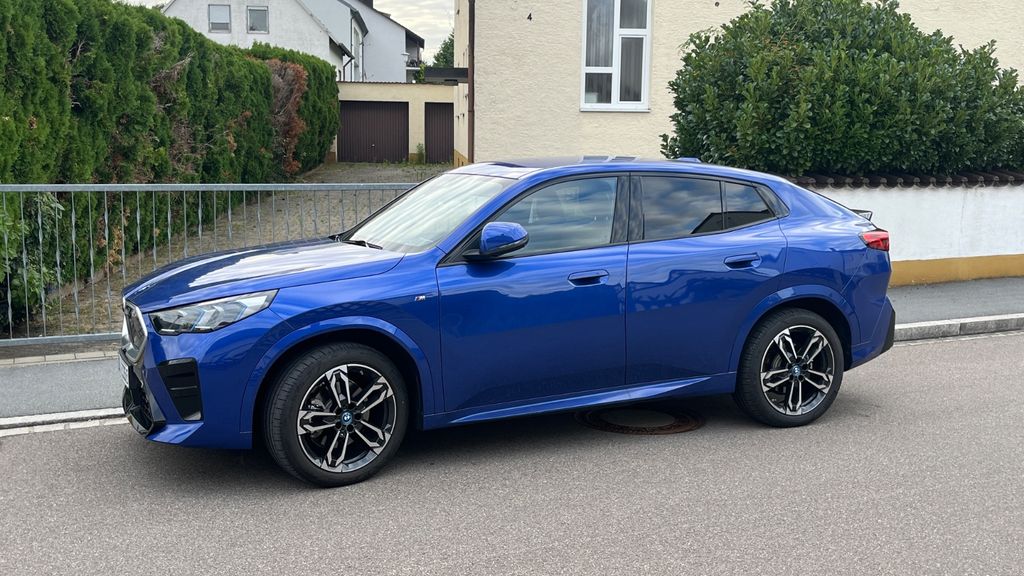 Bild des Angebotes BMW iX2 xDrive30 - Allrad, Leder, AHK, M-Sport,