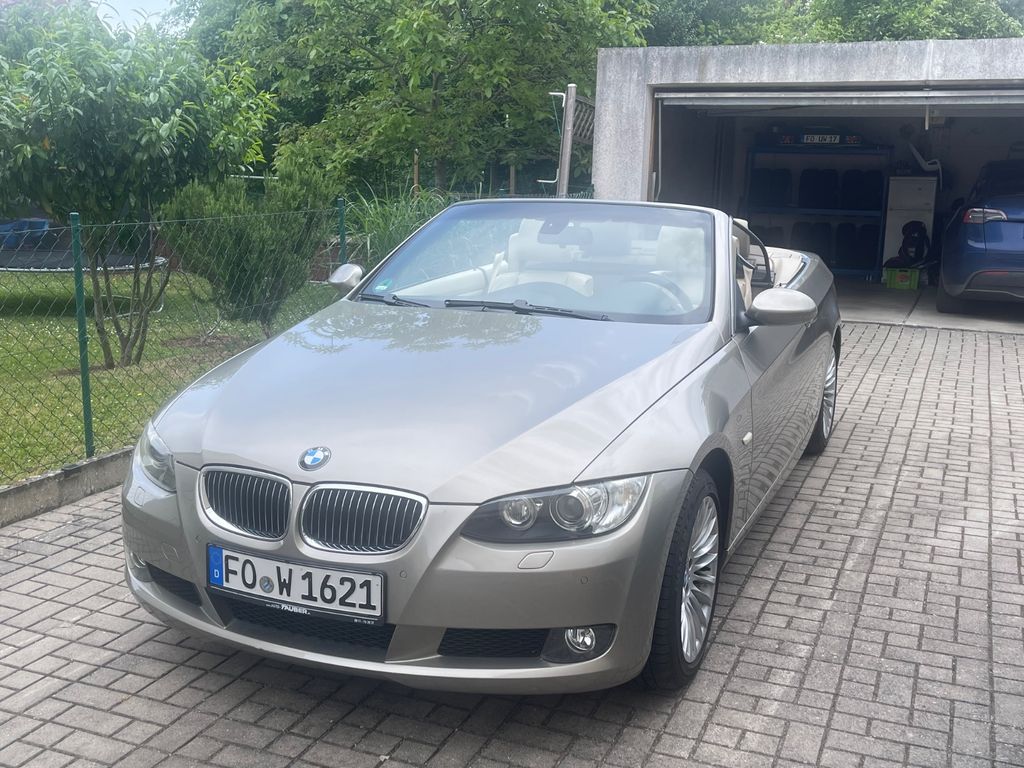 Bild des Angebotes BMW 330i Cabrio -