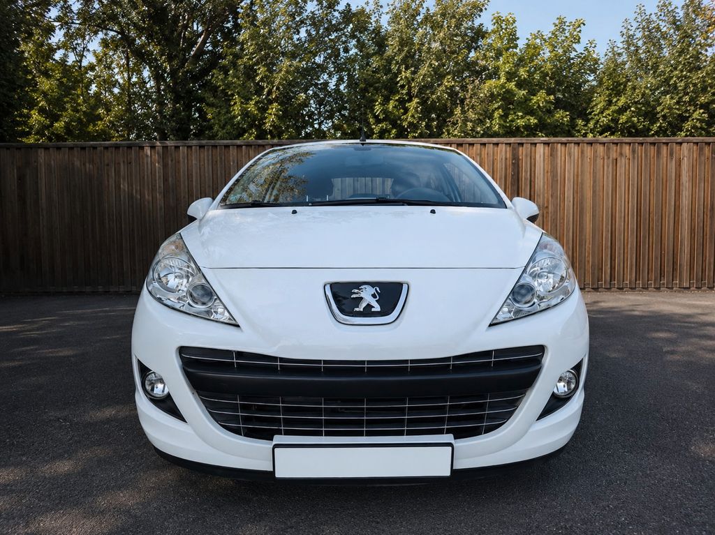 Peugeot 207 CC Allure; Klima; Leder; 8-fach bereift