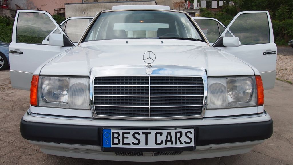 Bild des Angebotes Mercedes-Benz E 230 ONLY 50Tkm !!! AUS ERST BESITZ !!!