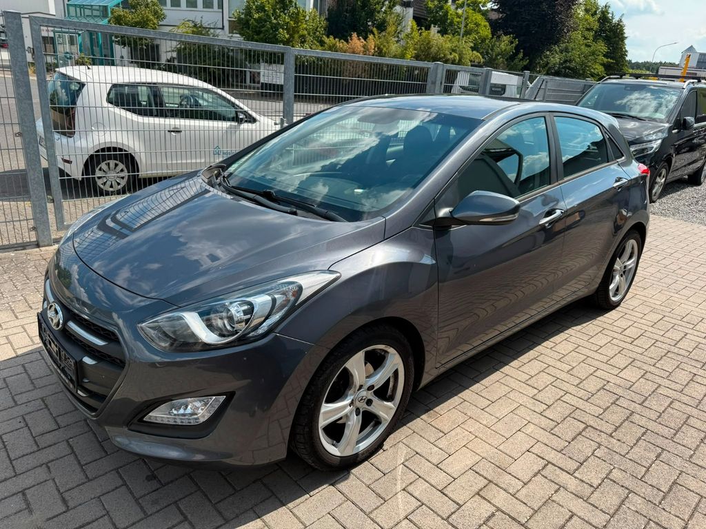 Hyundai i30 blue Trend Navi
