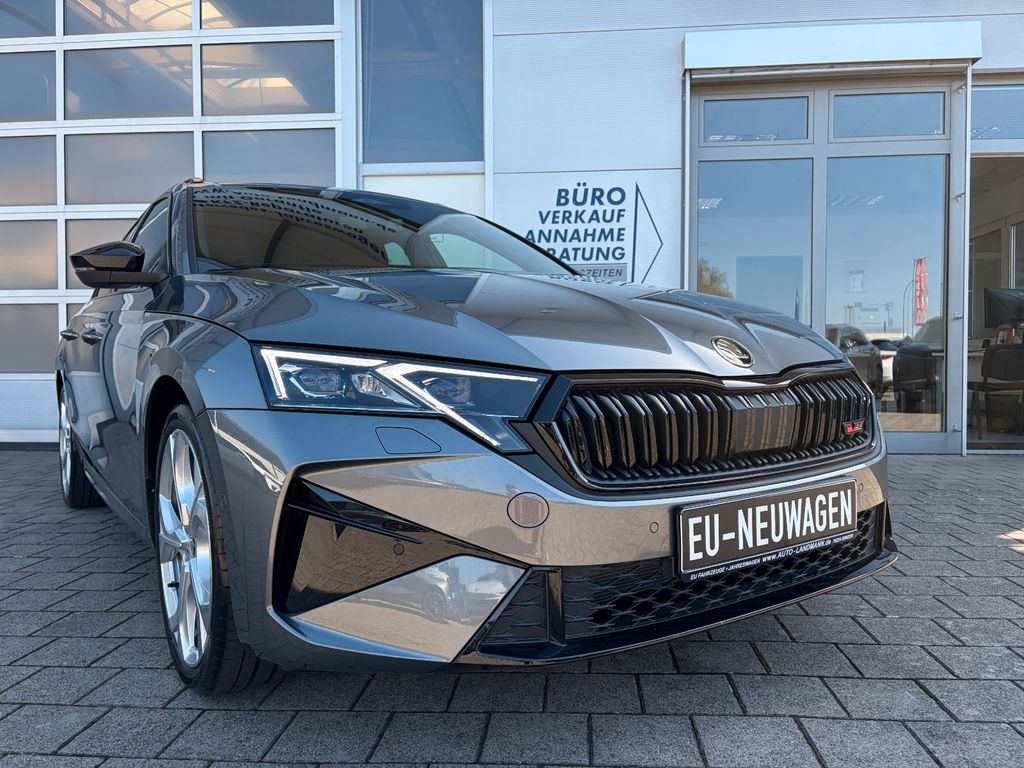 Bild des Angebotes Skoda Octavia Combi 2.0 TSI DSG RS AHK KAM 19" 5J. GAR