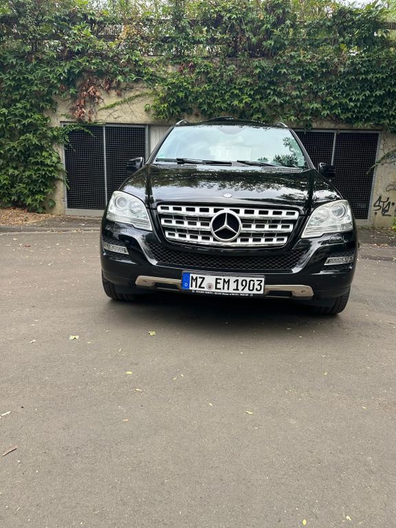 Bild des Angebotes Mercedes-Benz ML 300 CDI 4MATIC BlueEFF. Grand Edition Gra...