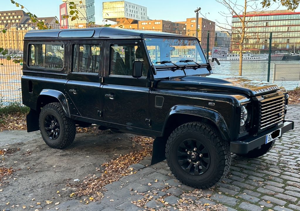 Bild des Angebotes Land Rover Defender 110 Td4 Station Wagon SE