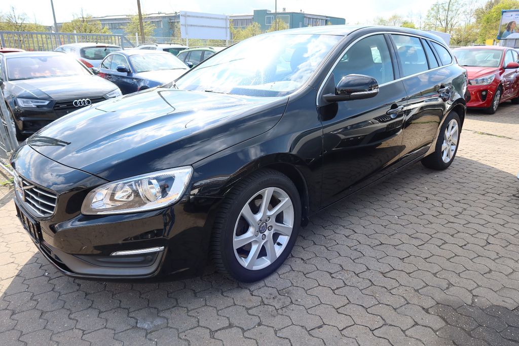 Bild des Angebotes Volvo V60 Kombi Momentum
