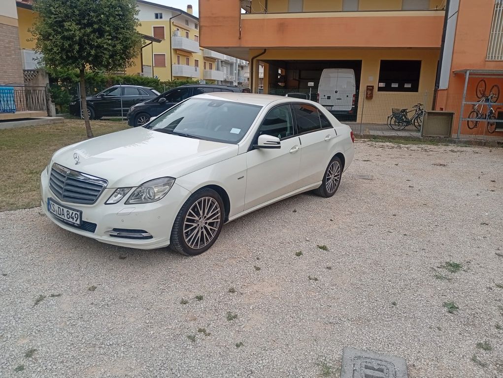 Bild des Angebotes Mercedes-Benz E 220 CDI BlueEFFICIENCY Standard