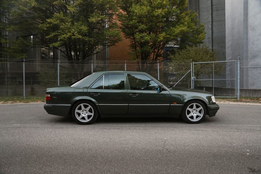 Bild des Angebotes Mercedes-Benz E 500 Limited *Oak Green / MB Classic / one-off*