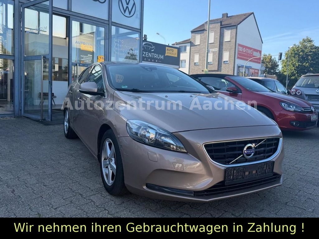 Bild des Angebotes Volvo V40 Momentum* 1.6*EURO5*KLIMA*NAVI*LEDER*PDC*LED