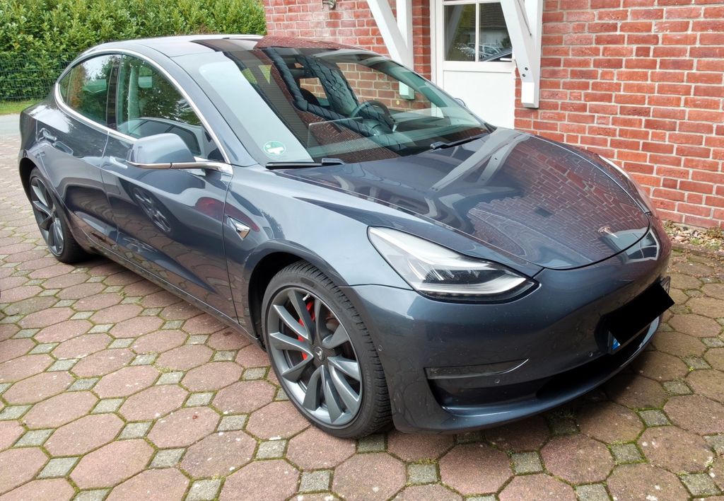 Tesla Model 3 Langstreckenbatterie - Allradantrieb