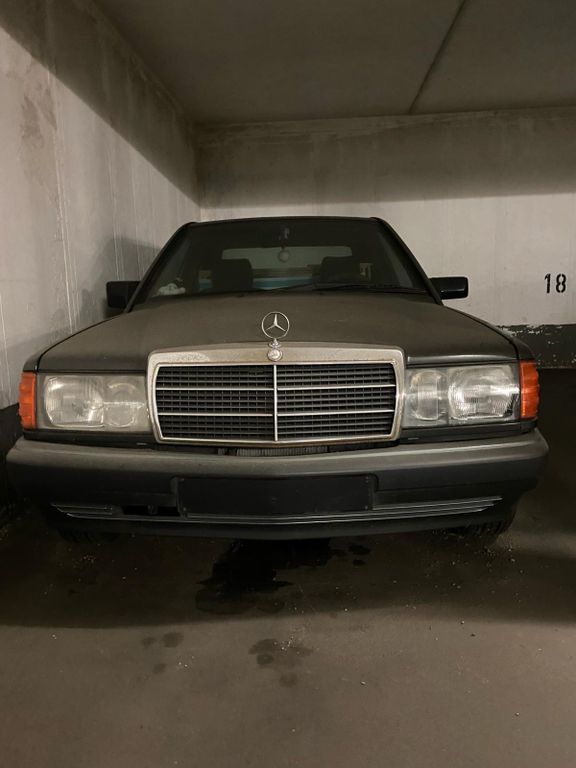 Mercedes-Benz 190 E 1,8 Blauschwarz 1. Hand Benziner
