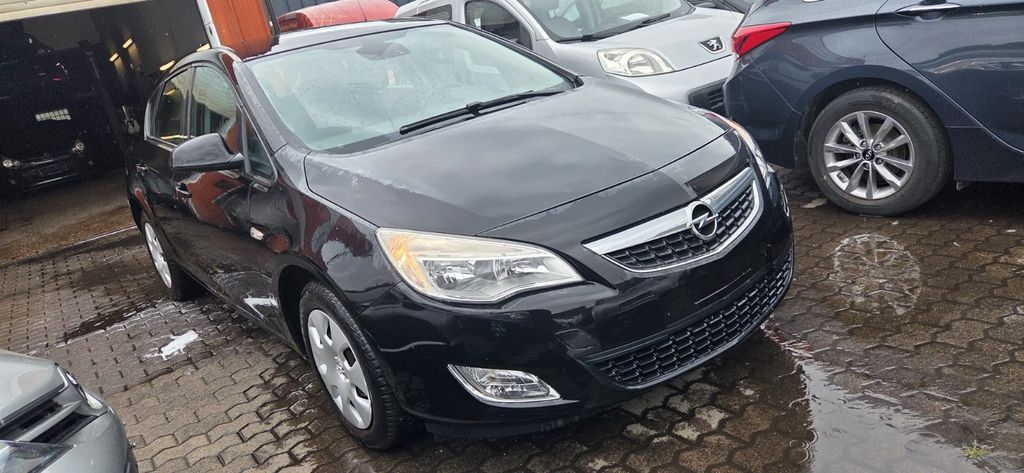Opel Astra J Lim. 5-trg. Edition 1,7 CDTI