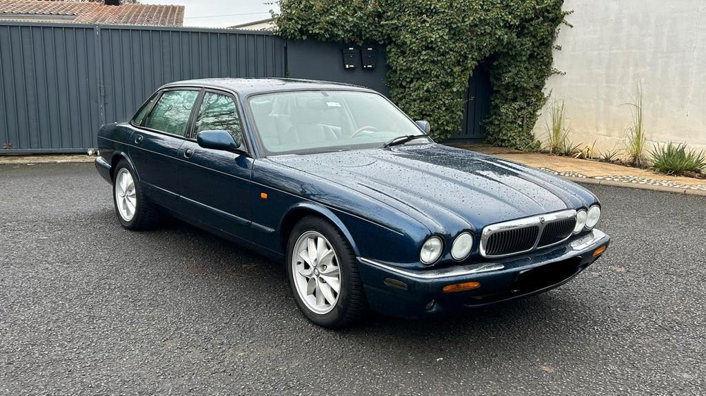 Bild des Angebotes Jaguar XJ8 3.2 Executive