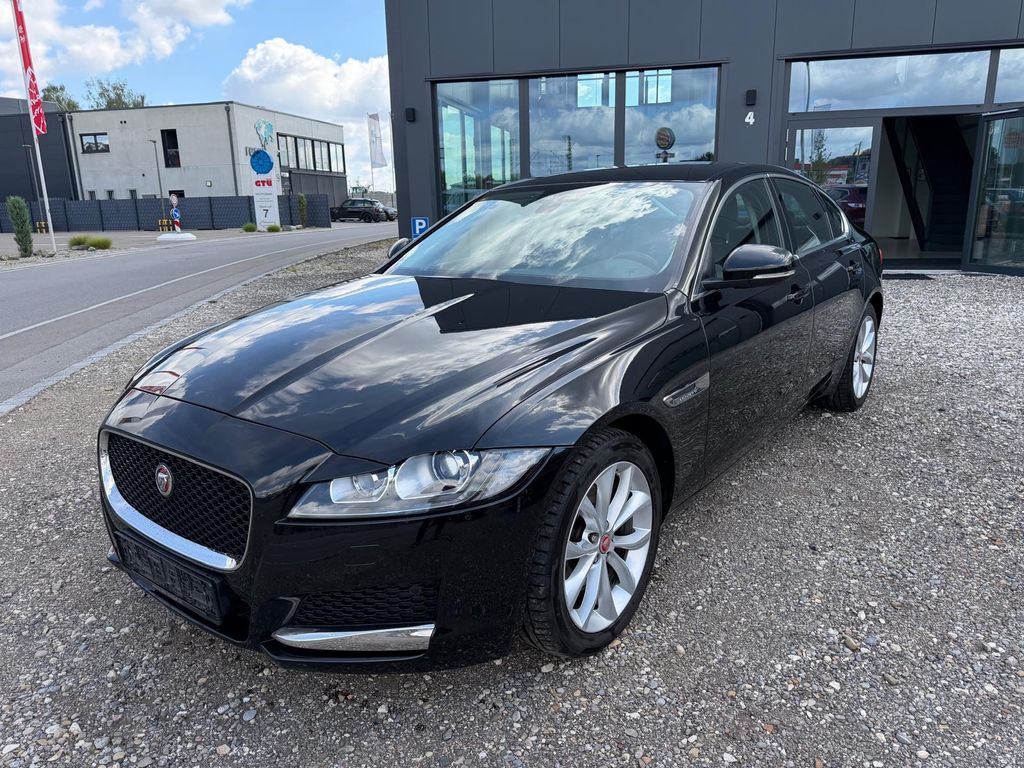 Bild des Angebotes Jaguar XF 20d Prestige Xenon Navi Leder Sitzheizung PDC
