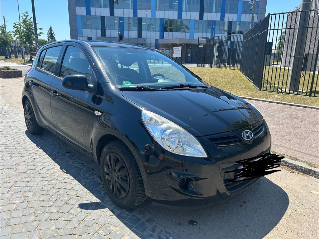 Bild des Angebotes Hyundai Zuverlässiger i20, 8-fach bereift, neuer Kat