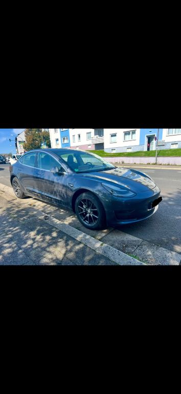 Tesla Model 3 Standard-Reichweite Plus - Tüv28 306PS