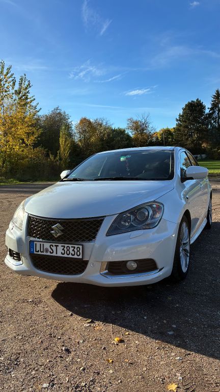 Suzuki Kizashi 2.4 SPORT CVT Allrad SPORT Top Zustand