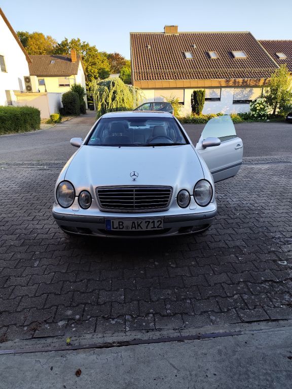 Bild des Angebotes Mercedes-Benz CLK 320 - Scheckheft-gepflegter Garagenwagen