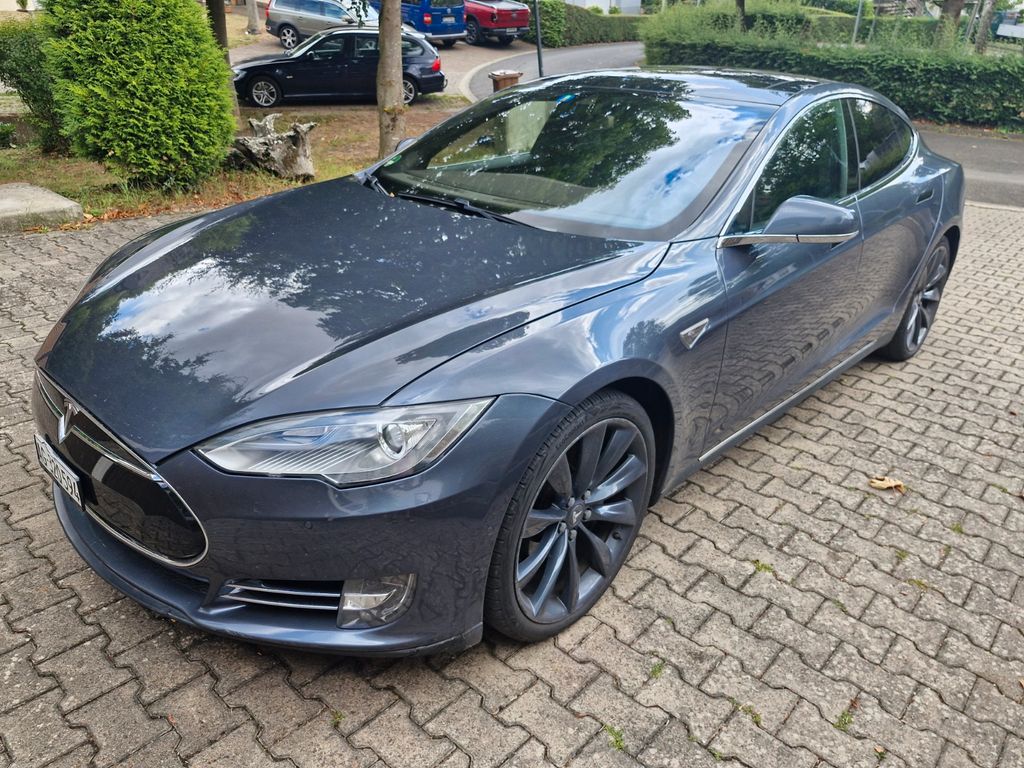 Tesla Model S 85 - free Supercharging, MCU2, u.v.m.