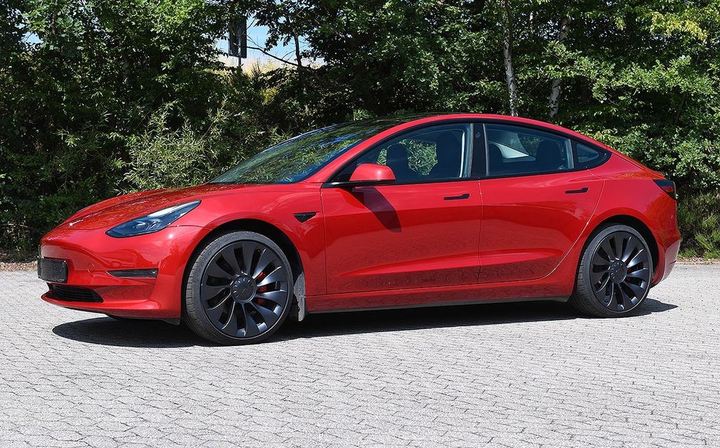 Bild des Angebotes Tesla Model 3 Performance rot Allrad Ryzen 1.Hd MwSt.