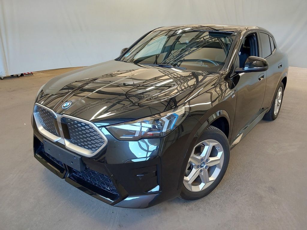 Bild des Angebotes BMW iX2 20 eDrive M Sport AHK_HarmKard_Massage_eSitz