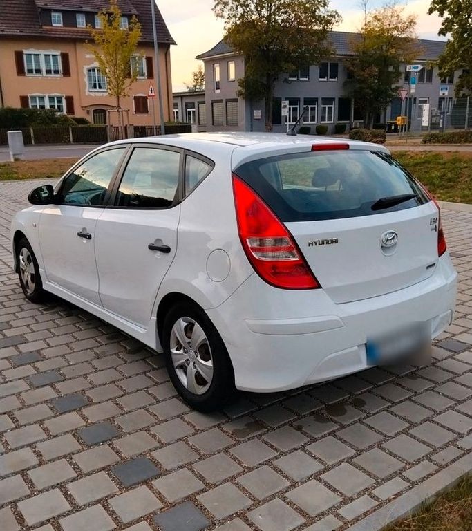 Bild des Angebotes Hyundai i30 1.4 mit CarPlay große Inspektion TÜV 9-28