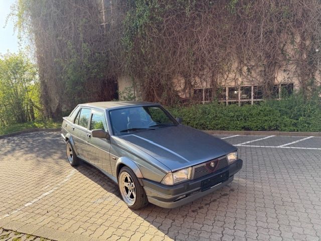 Alfa Romeo 75 2.0 Twinspark, 2.Hd, wenig KM!