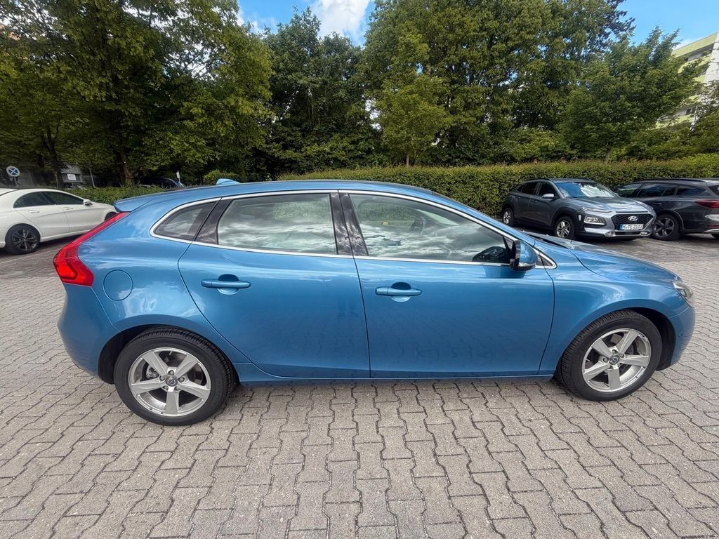 Bild des Angebotes Volvo V40 T3 Momentum Business Komfort 110KW