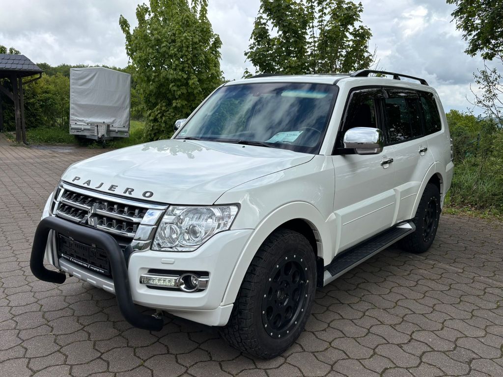 Mitsubishi Pajero 3,2 DI-D 4WD / LEDER / PANO / DELTA - top