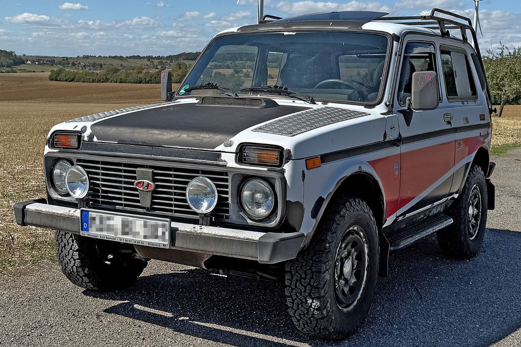 Bild des Angebotes Lada Niva 1.7i + Riesen-Ersatzteilpaket, nur komplett