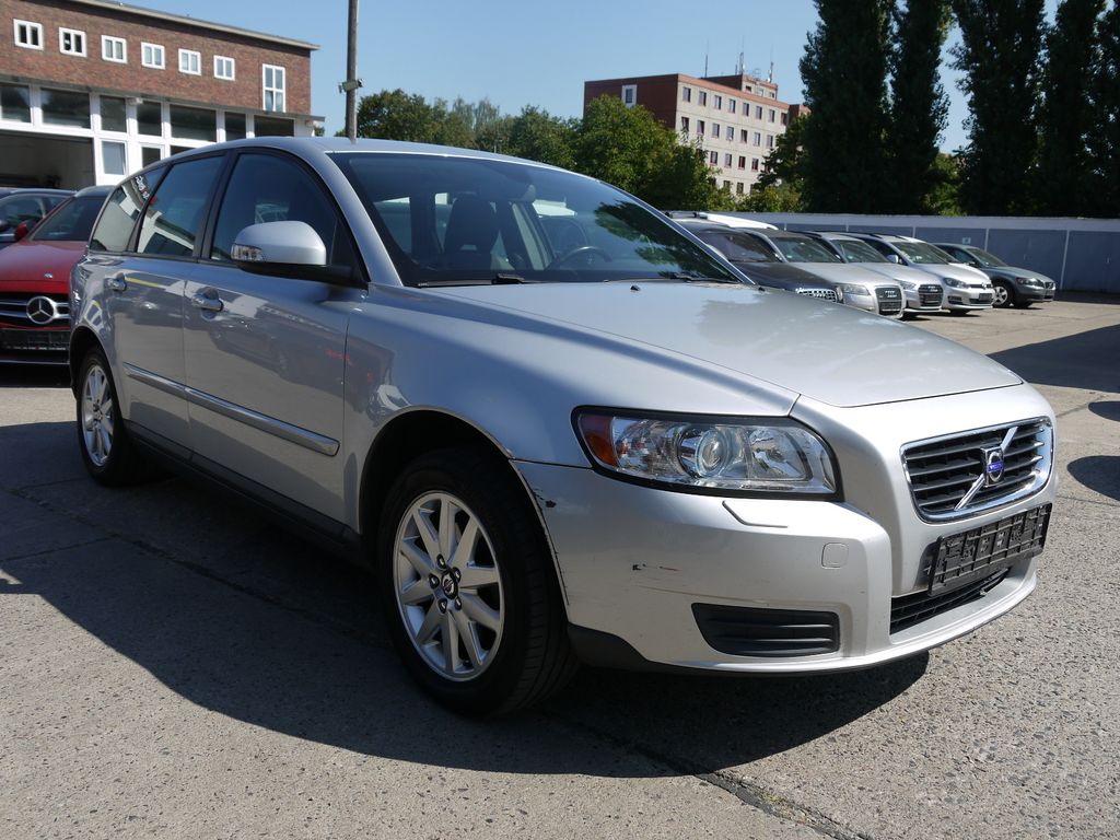 Bild des Angebotes Volvo V50 Kombi 1.8 Kinetic