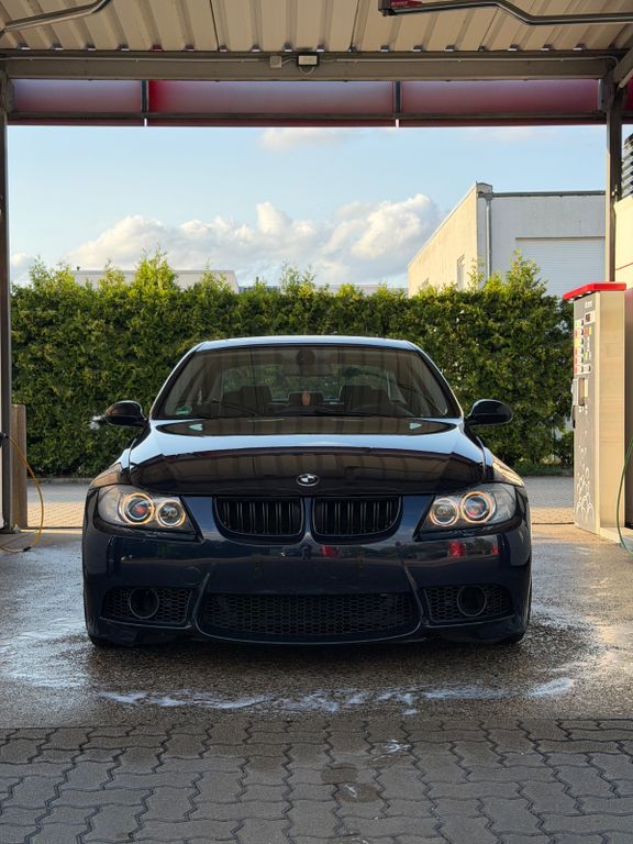 Bild des Angebotes BMW 330i -