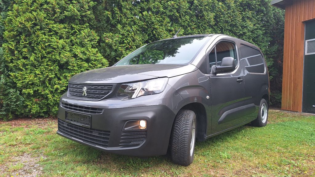 Bild des Angebotes Peugeot Werkstattauto; Regal; AhK; Temp; AC;PDC; 3 Sitze